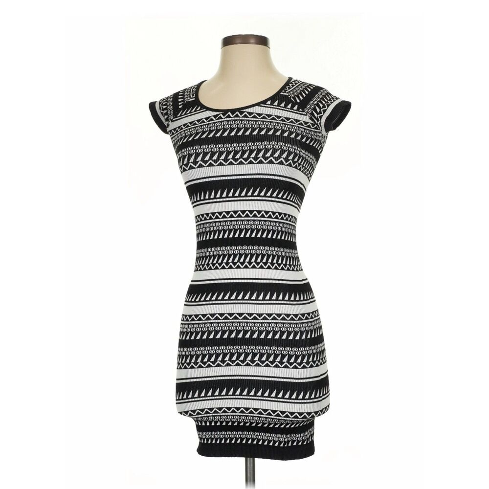 Bebe Women's Black White Aztec Print Bodycon Dress, Size PS, Cap Sleeve